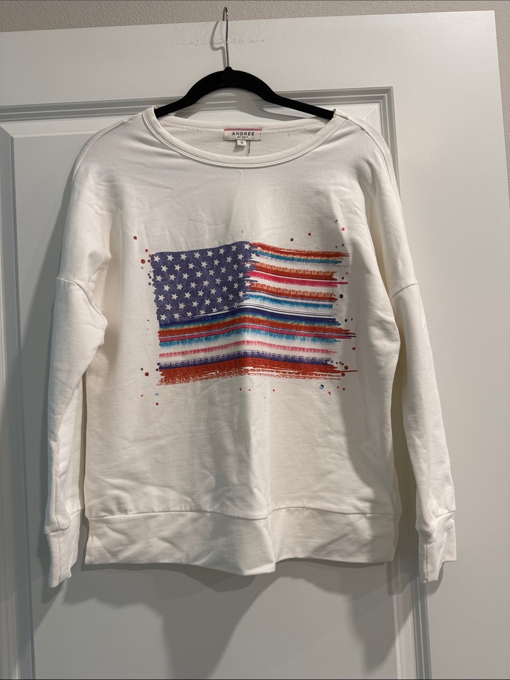 Andree White Crewneck Sweatshirt with Red & Blue Flag Graphic sz s